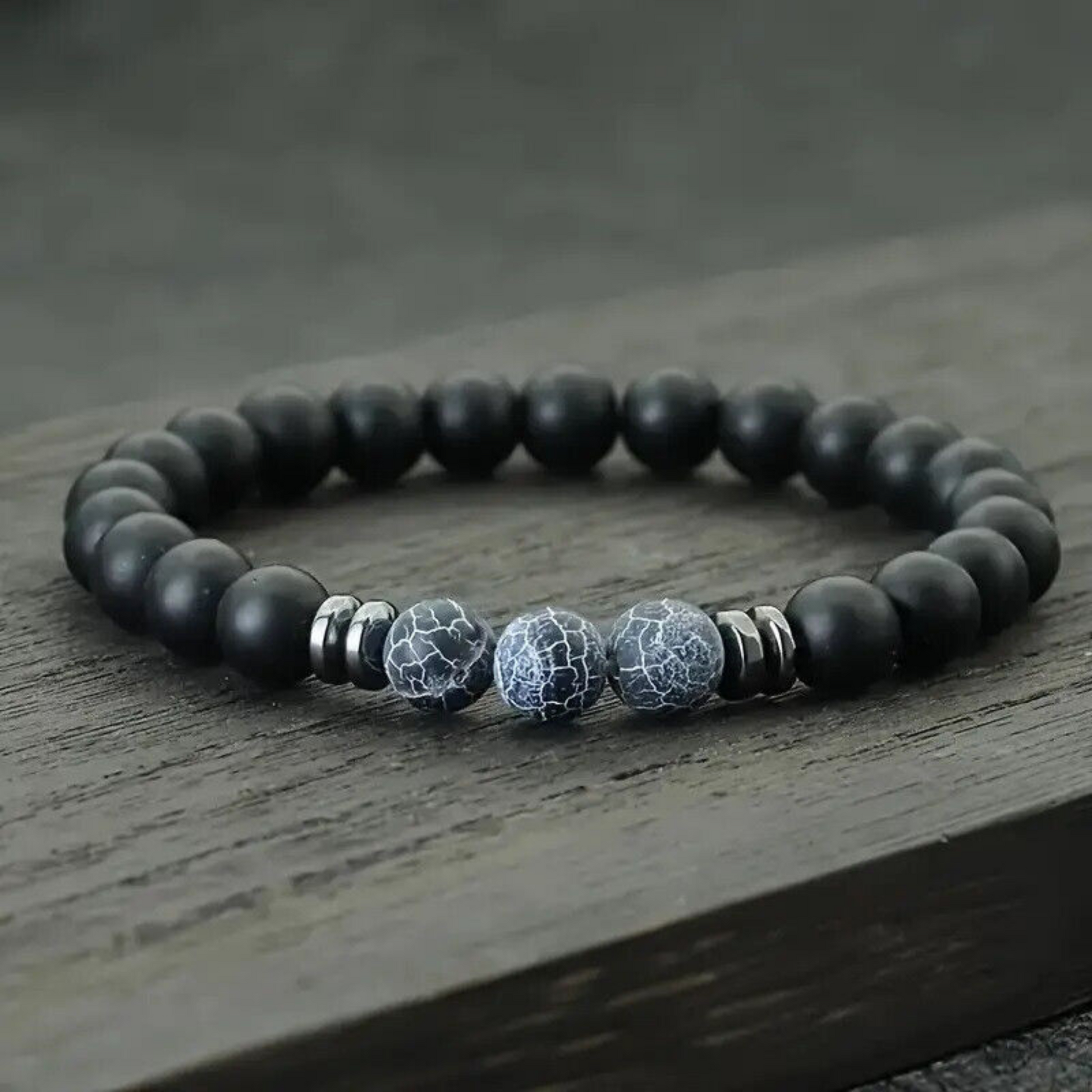 Herren Armband – Schwarze Naturstein-Perlen & Blaue Achat-Steine | Handgefertigt in Deutschland