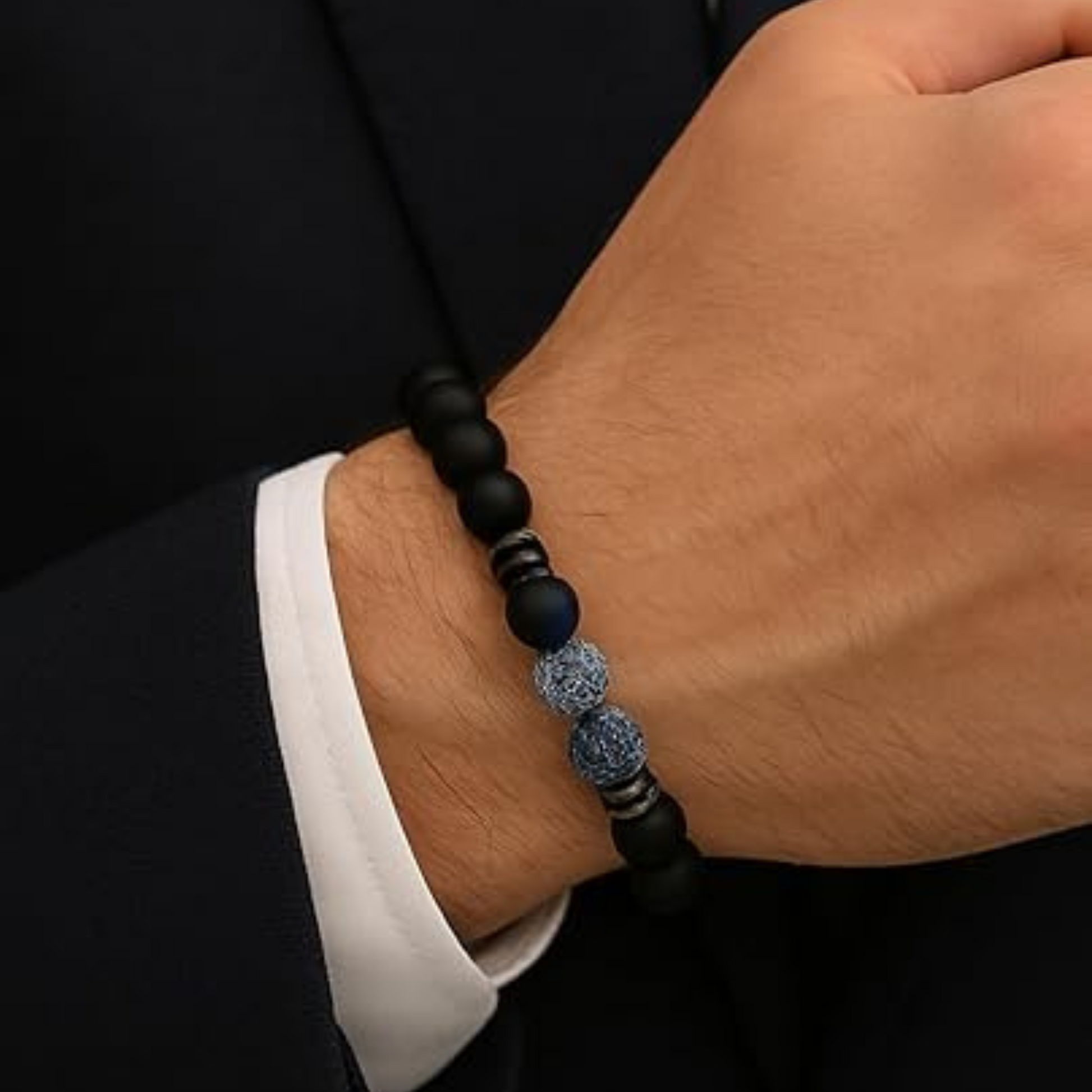 Herren Armband – Schwarze Naturstein-Perlen & Blaue Achat-Steine | Handgefertigt in Deutschland